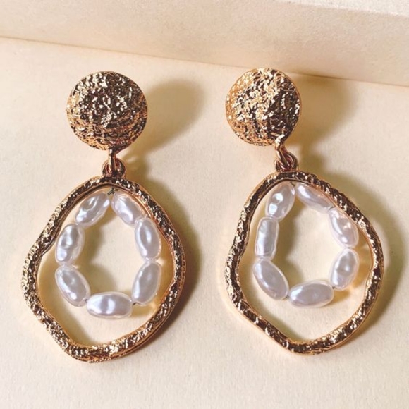 Golden earrings with white stones - Picture 5 of 5